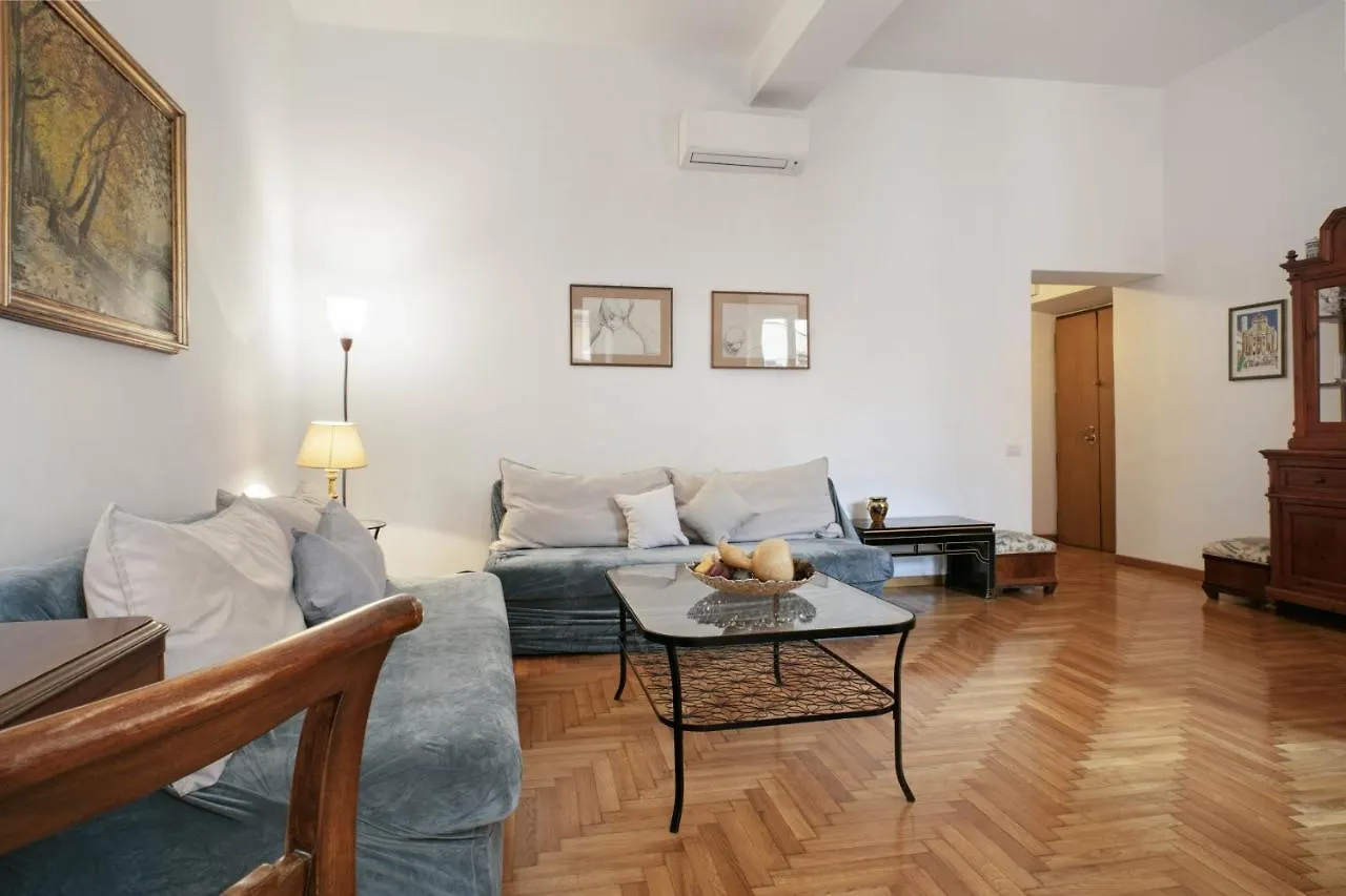Trevi Fountain Apartment Rzym