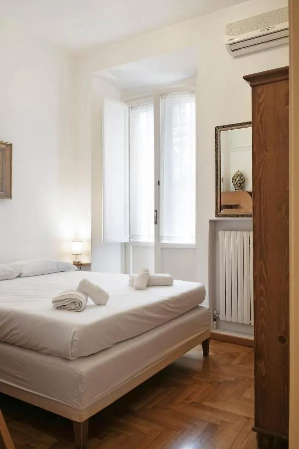 Trevi Fountain Apartment Rzym