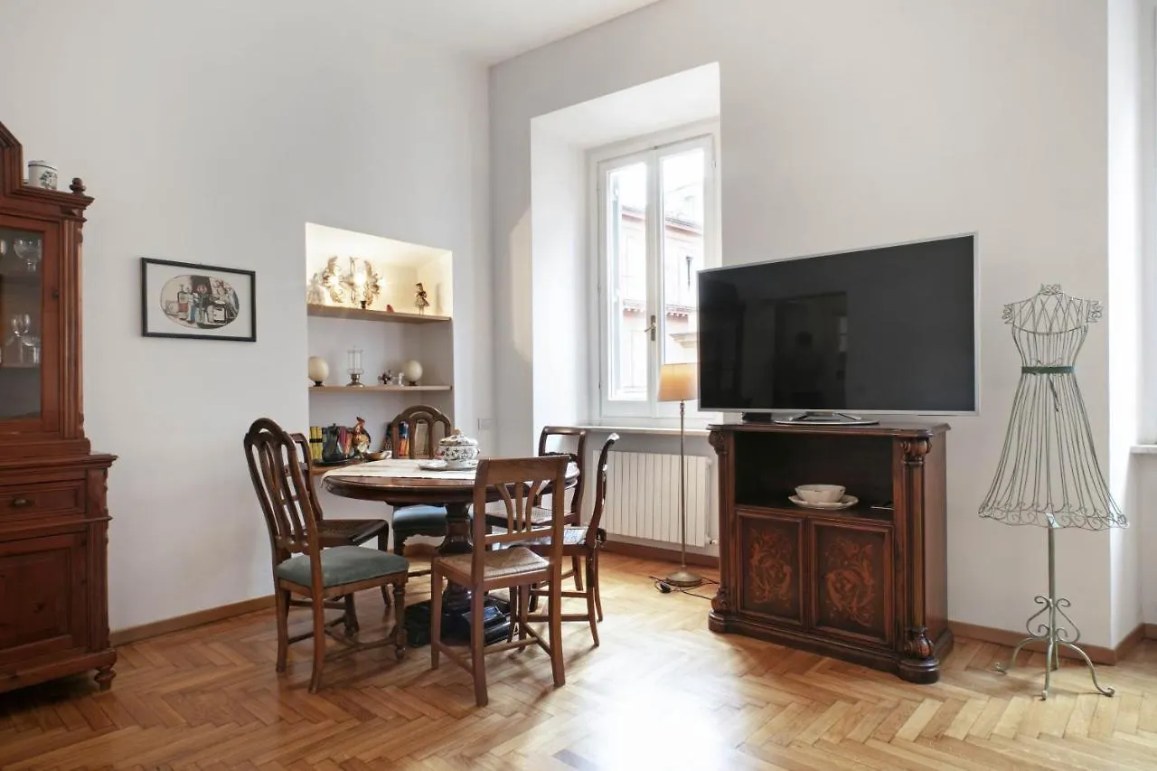 Trevi Fountain Apartment Rzym