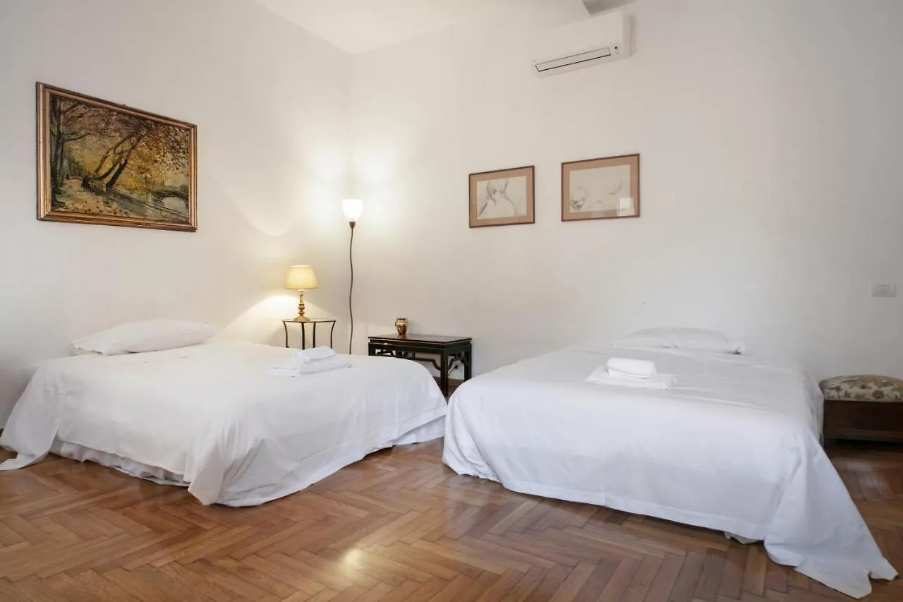 Trevi Fountain Apartment Rzym